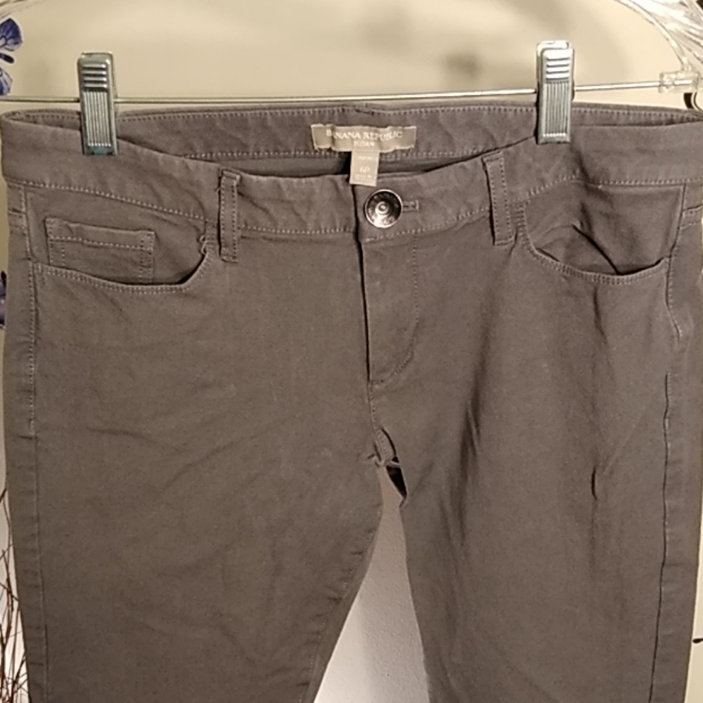Women's Banana Republic Capris - Picture 2 of 5